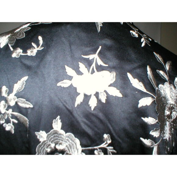 NWT New Designer Natori Wrap Robe Womens S Silky Satin Flowers White Black Short - Picture 7 of 10